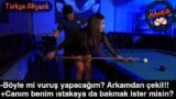 Sevgilisi Sikmesi İçin İncecik Zarif Bir Kız Getirip Amına Top Sokturdu